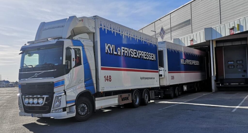 Kyl- o Frysexpressen - Lastbil utanför terminal