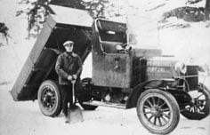 Kyl & Frysexpressen - 1923 inköps denna första lastbil, med tipp som på den tiden var mycket ovanligt.